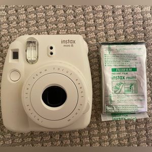 Instax mini 8 fujifilm Polaroid camera + a pack of film